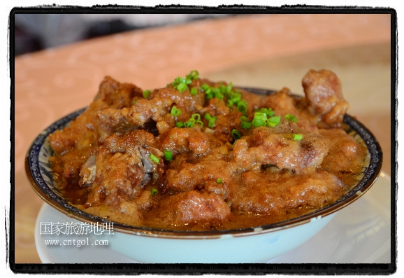 此次攝制組通過(guò)拍攝婺源代表名菜糊豆腐、粉蒸肉、荷包紅魚(yú)、賽鵝頸及地方小吃清明果、灰汁果、糯米子糕等來(lái)詮釋婺源美食經(jīng)典，展示婺源食文化，打造獨(dú)屬婺源的美食符號(hào)。