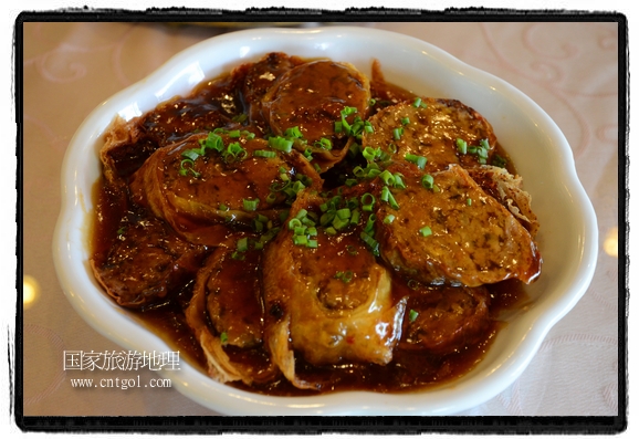 此次攝制組通過(guò)拍攝婺源代表名菜糊豆腐、粉蒸肉、荷包紅魚(yú)、賽鵝頸及地方小吃清明果、灰汁果、糯米子糕等來(lái)詮釋婺源美食經(jīng)典，展示婺源食文化，打造獨(dú)屬婺源的美食符號(hào)。