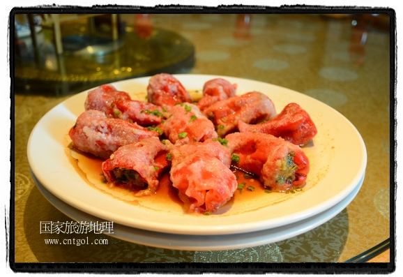 此次攝制組通過(guò)拍攝婺源代表名菜糊豆腐、粉蒸肉、荷包紅魚(yú)、賽鵝頸及地方小吃清明果、灰汁果、糯米子糕等來(lái)詮釋婺源美食經(jīng)典，展示婺源食文化，打造獨(dú)屬婺源的美食符號(hào)。