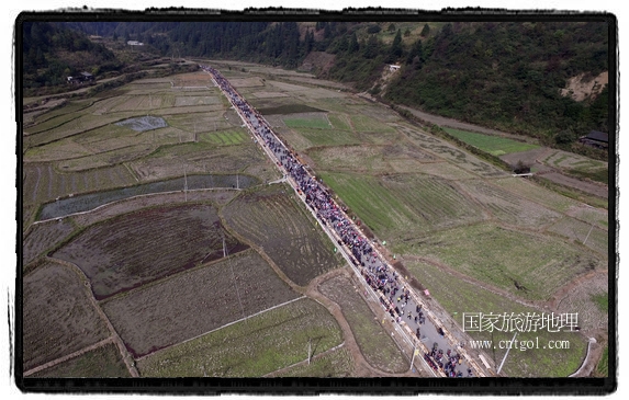 1700桌合攏宴，總長3.7公里，10380人同桌就餐，創(chuàng)歷史之最