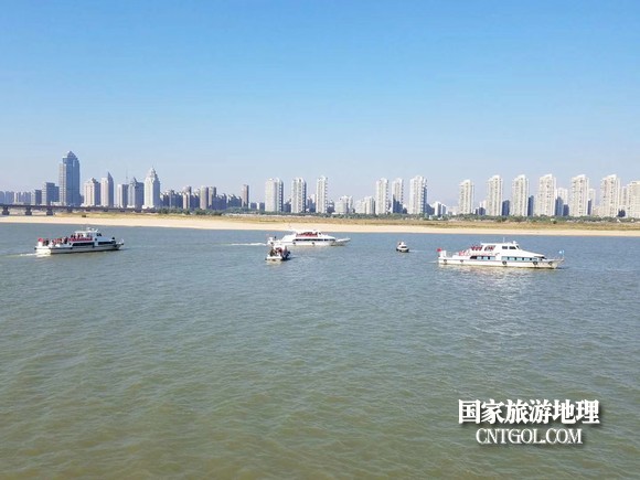 江西開展呵護(hù)一湖清水，嚴(yán)厲打擊非法采砂行動(dòng)（圖）